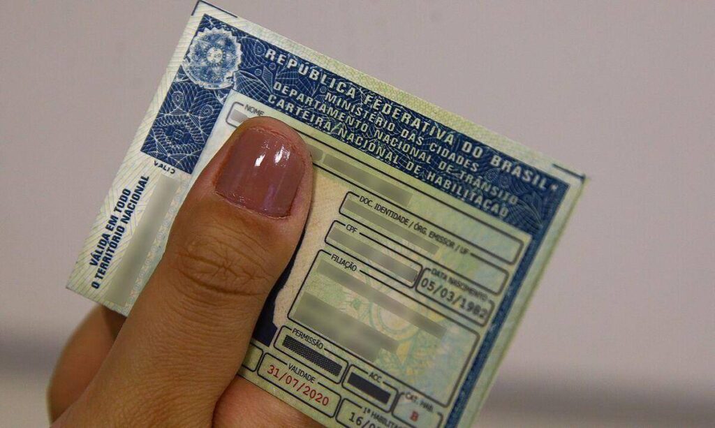 Quanto custa tirar carteira no Brasil? Veja o preço por estado