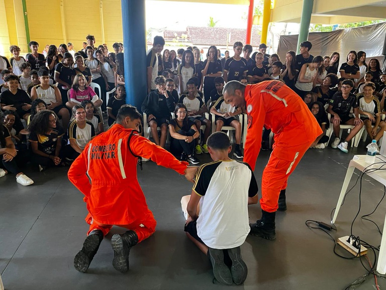 BA – PRF realiza palestras educativas sobre segurança no trânsito para estudantes no extremo sul da Bahia