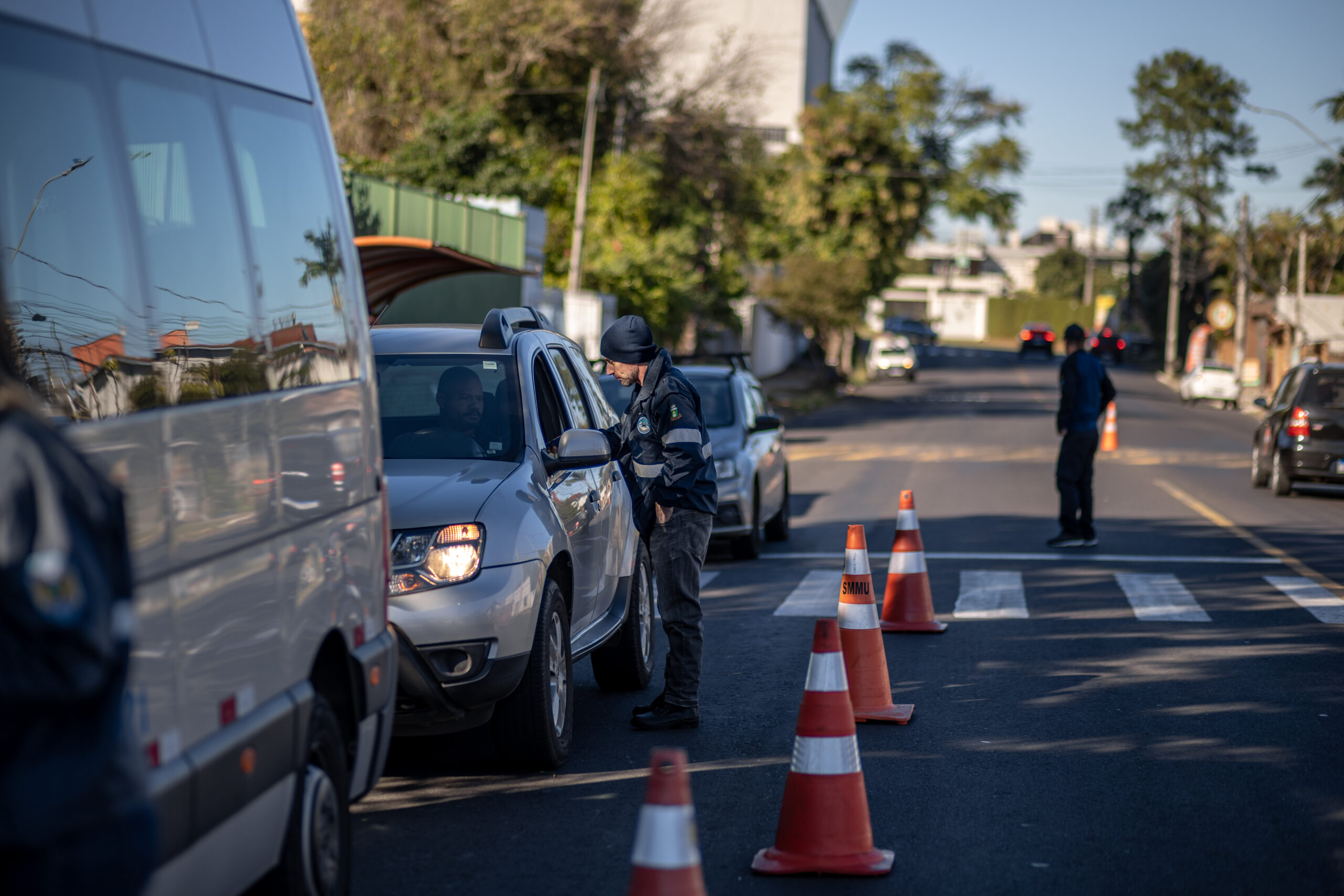 RS – Polícia de Trânsito de Canoas realiza blitz educativa no bairro Estância Velha