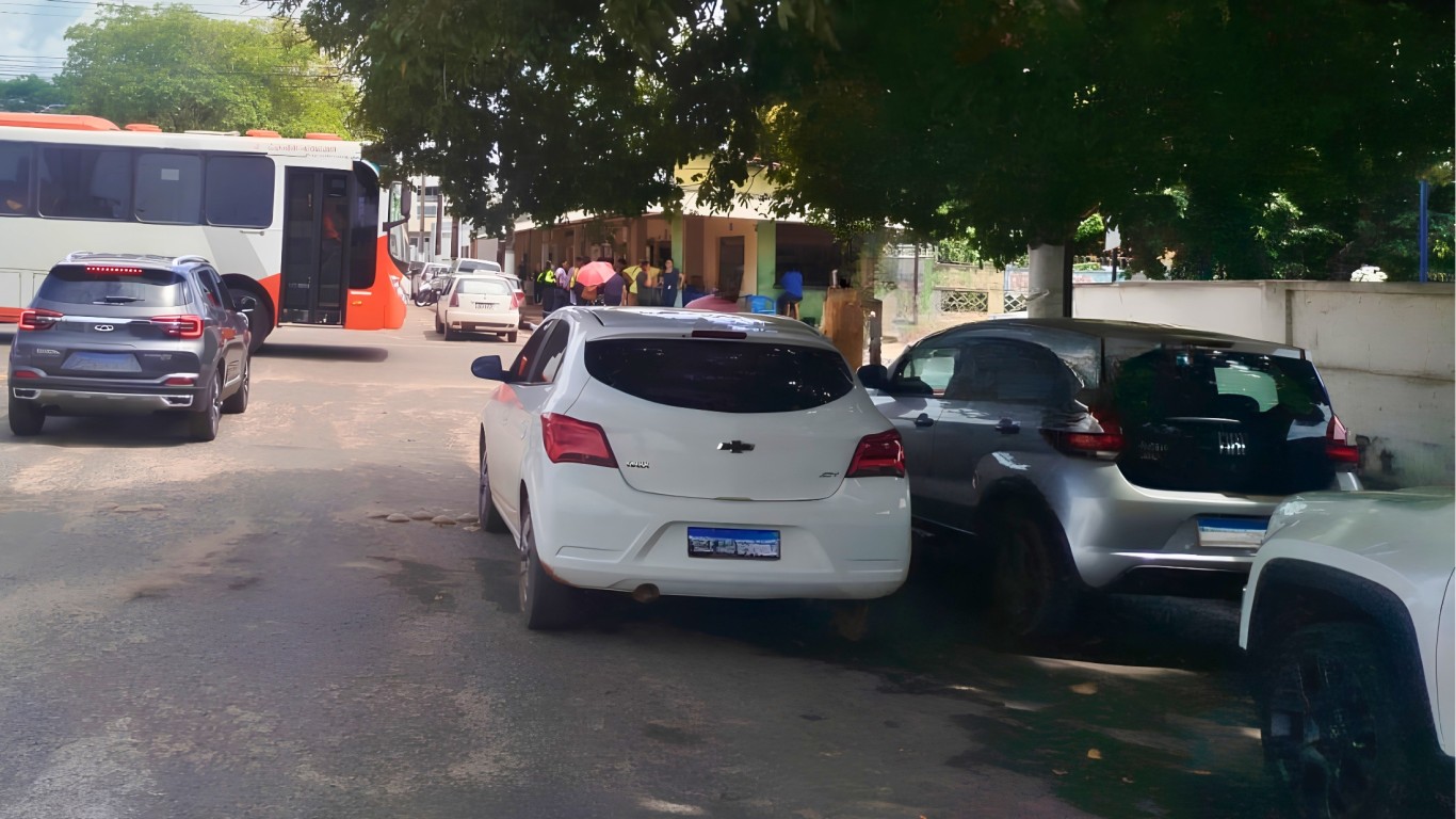 PA – SANTARÉM – Prefeitura orienta condutores sobre a importância do estacionamento correto para a segurança no trânsito