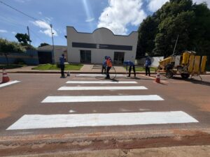 PA – Prefeitura de Santarém intensifica implantação de sinalização horizontal no bairro Jutaí por meio das ações do Puxirum