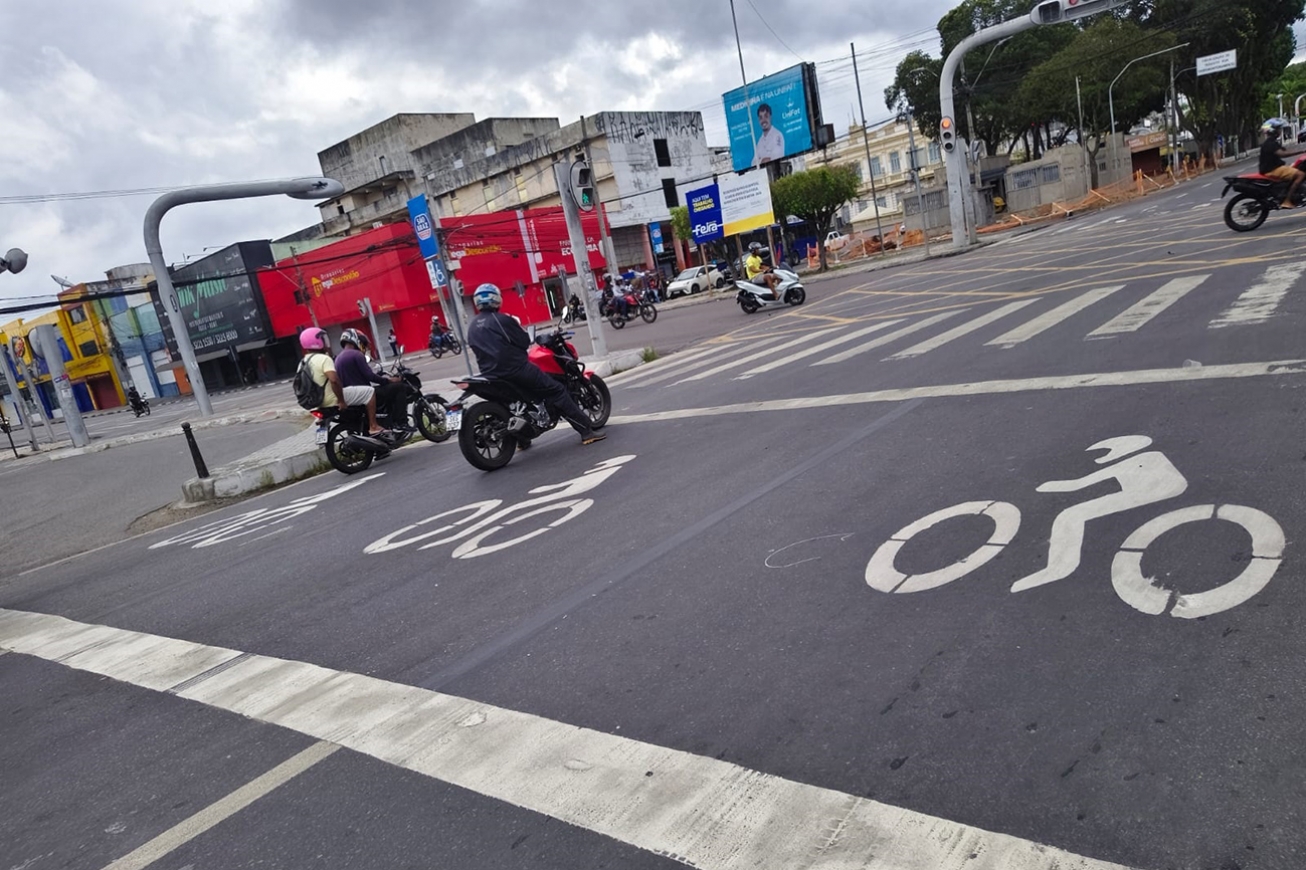 BA – SMT avança com a implantação de áreas de espera exclusivas para motocicletas e reforça segurança no trânsito de Feira