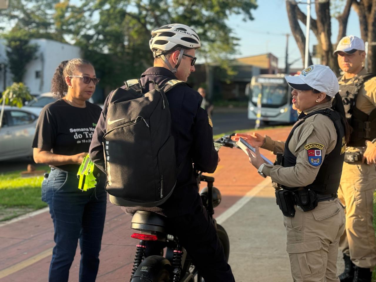 PR – FOZ DO IGUAÇU – Blitz Educativa aborda cerca de 50 condutores de veículos autopropelidos na ciclovia da Avenida JK